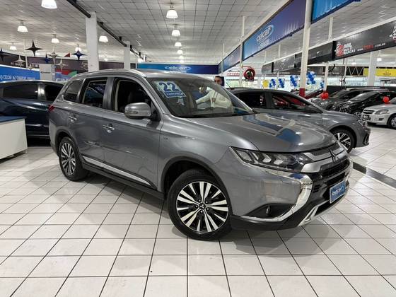 MITSUBISHI OUTLANDER 3.0 MIVEC V6 GASOLINA HPE-S AWD AUTOMÁTICO MITSUBISHI OUTLANDER 3.0 MIVEC V6 GASOLINA HPE-S AWD AUTOMÁTICO